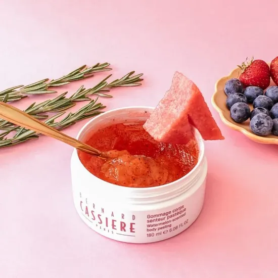 Watermelon-scented body peeling